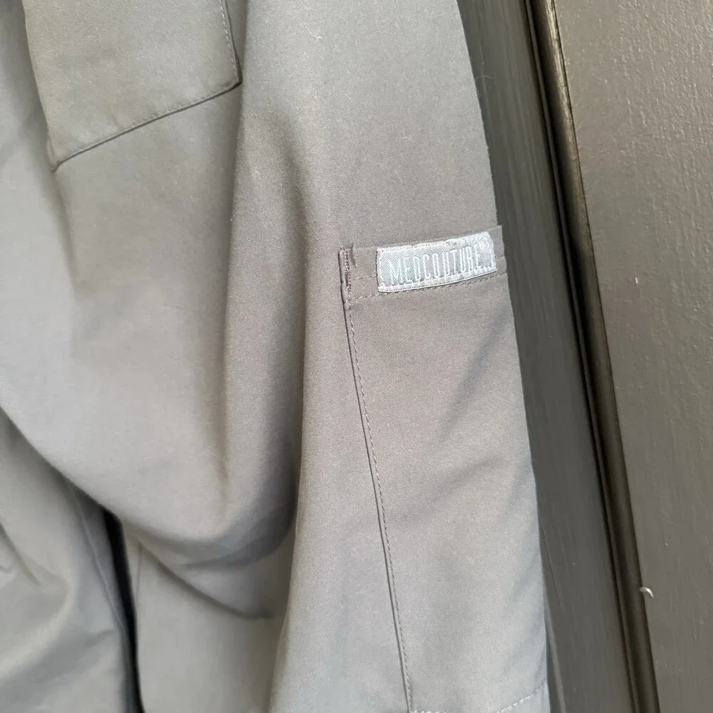 Med Couture Insight Gray Jogger Scrubs Medium Petite Pants EUC - Picture 9 of 10